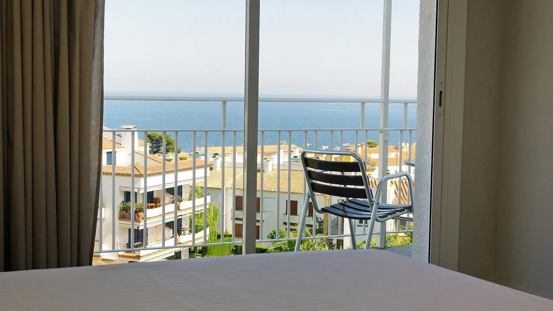 Hotel Alga Calella De Palafrugell 4*,